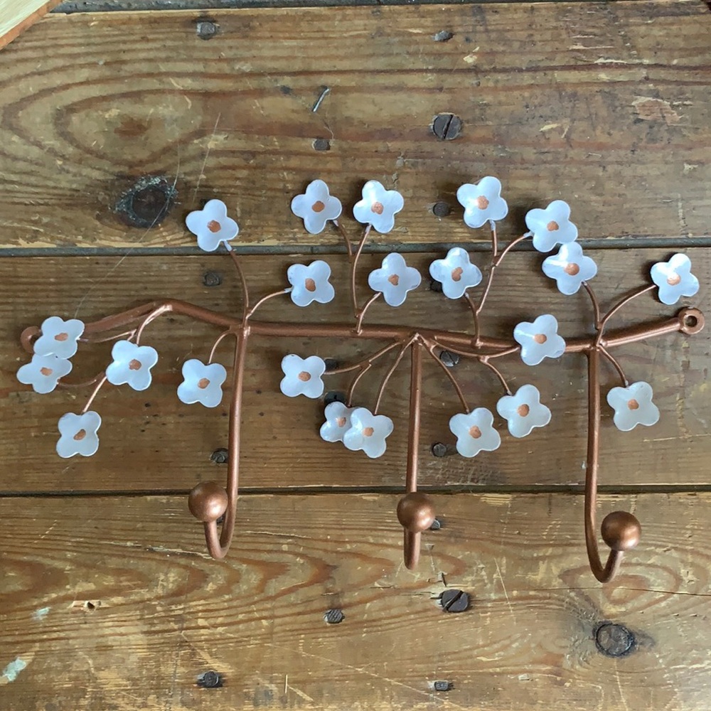 NWOT Anthropologie 3 Hook Floral Wall Hanger